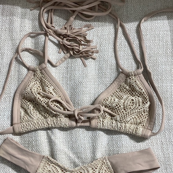 Bikini - Picture 3 of 4